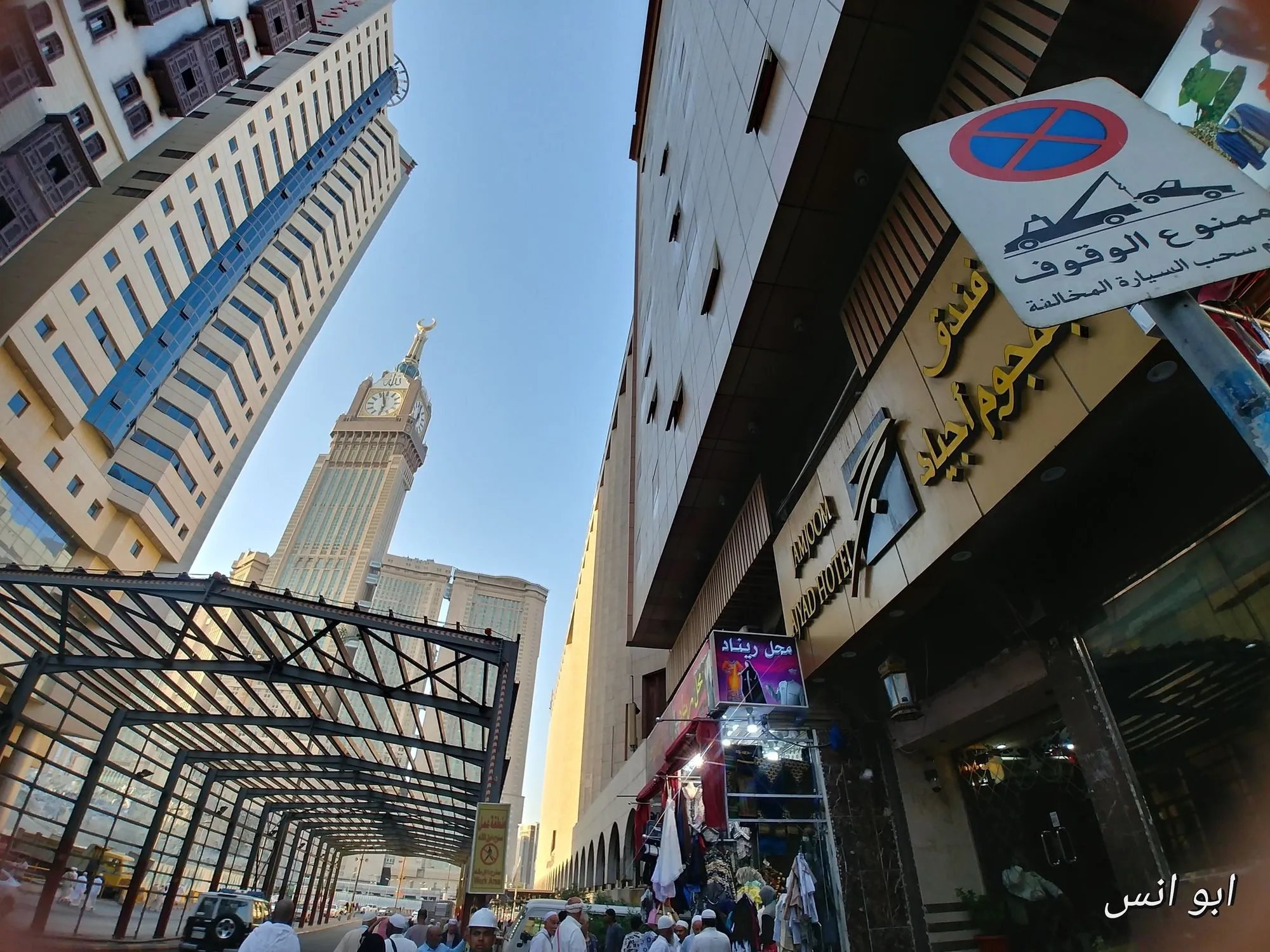 Ajyad street near the Haram in Makkah with restaurants and shops for Umrah pilgrims
